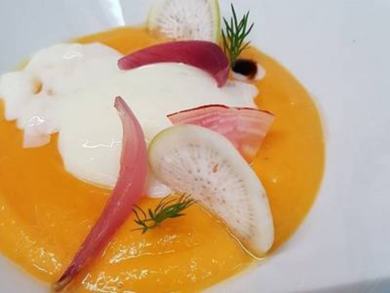 Crémeux Butternut, Oeuf Poché et Pickles d'Oignons Rouges